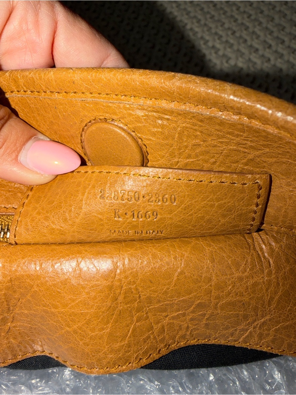 BALENCIAGA Tan Leather Sunday Bag - Picture 16 of 16